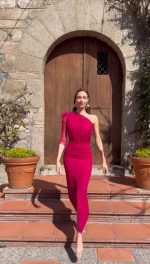 Vestido Midi Asimétrico con Plumas - Imagen 5