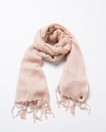 Pañuelo rectangular liso con flecos