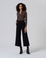 Pantalón amplio con botones en cintura