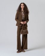 Pantalon con detalle en cinturilla