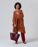 Blusa cuello redondo con abertura en escote - Imagen 2