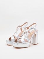 Sandalia dorada tacon cuadrado y plataforma - Imagen 9