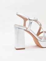 Sandalia dorada tacon cuadrado y plataforma - Imagen 13