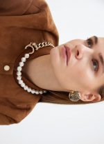 Collar corto logo leopardo combinado cadena y perlas - Imagen 2