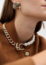 Collar corto logo leopardo combinado cadena y perlas - Imagen 7