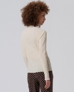 Camiseta de cuello alto con textura. - Imagen 3