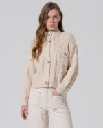 Cardigan amplio de tricto con aranes.