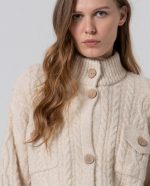 Cardigan amplio de tricto con aranes. - Imagen 2
