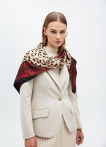 Pañuelo animal print y tartan