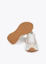 Deportiva plataforma con detalle de tachas metalizadas - Imagen 3