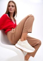 Deportiva plataforma con detalle de tachas metalizadas - Imagen 8