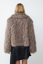 Abrigo corto pelo faux fur rizo - Imagen 4