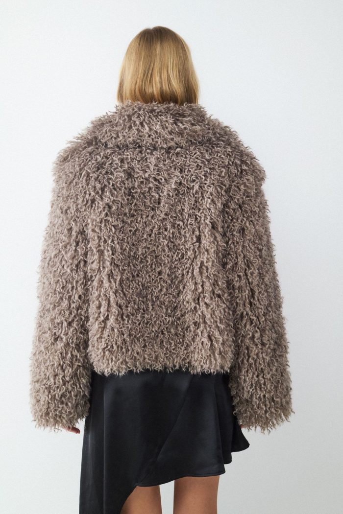 Abrigo corto pelo faux fur rizo - Imagen 4