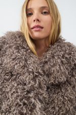 Abrigo corto pelo faux fur rizo - Imagen 5