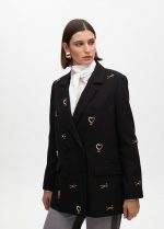 Americana detalle logo pedrería