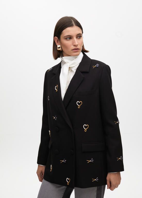 lf2502014_00n_1 Americana detalle logo pedrería - Imagen 1