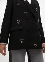 Americana detalle logo pedrería - Imagen 4