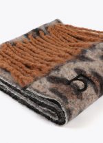 Bufanda en animal print con flecos - Imagen 4