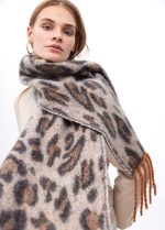 Bufanda en animal print con flecos - Imagen 8