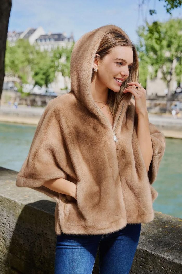 Chaqueton capa de pelo con capucha - Imagen 1