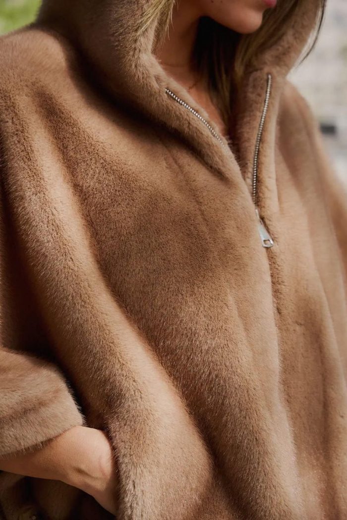 Chaqueton capa de pelo con capucha - Imagen 2