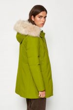 Parka larga con capucha de pelo blanco - Imagen 2