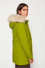 Parka larga con capucha de pelo blanco - Imagen 4