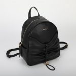 Mochila con bolsillo rizado