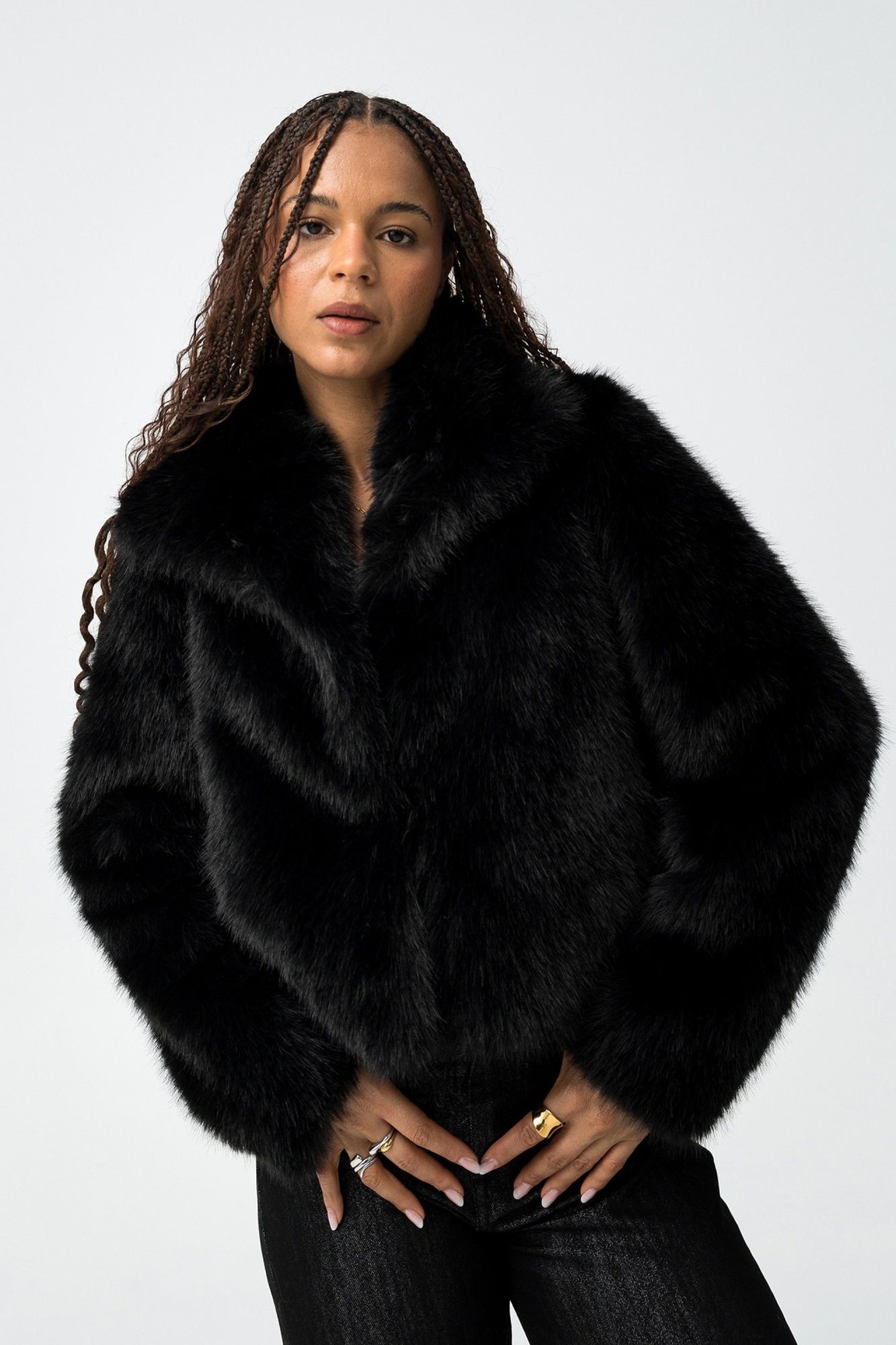 1758872383_2066b2a906f35316a77889f973b91a45 Chaqueta faux fur Thretha - Imagen 6