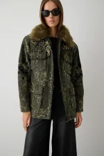 Chaqueta Bordada de Leopardo