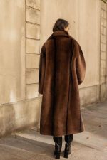 Abrigo largo piel ecologica efecto visón - Imagen 12