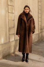 Abrigo largo piel ecologica efecto visón - Imagen 13