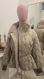 Parka Beige con Puño de Punto - Imagen 7