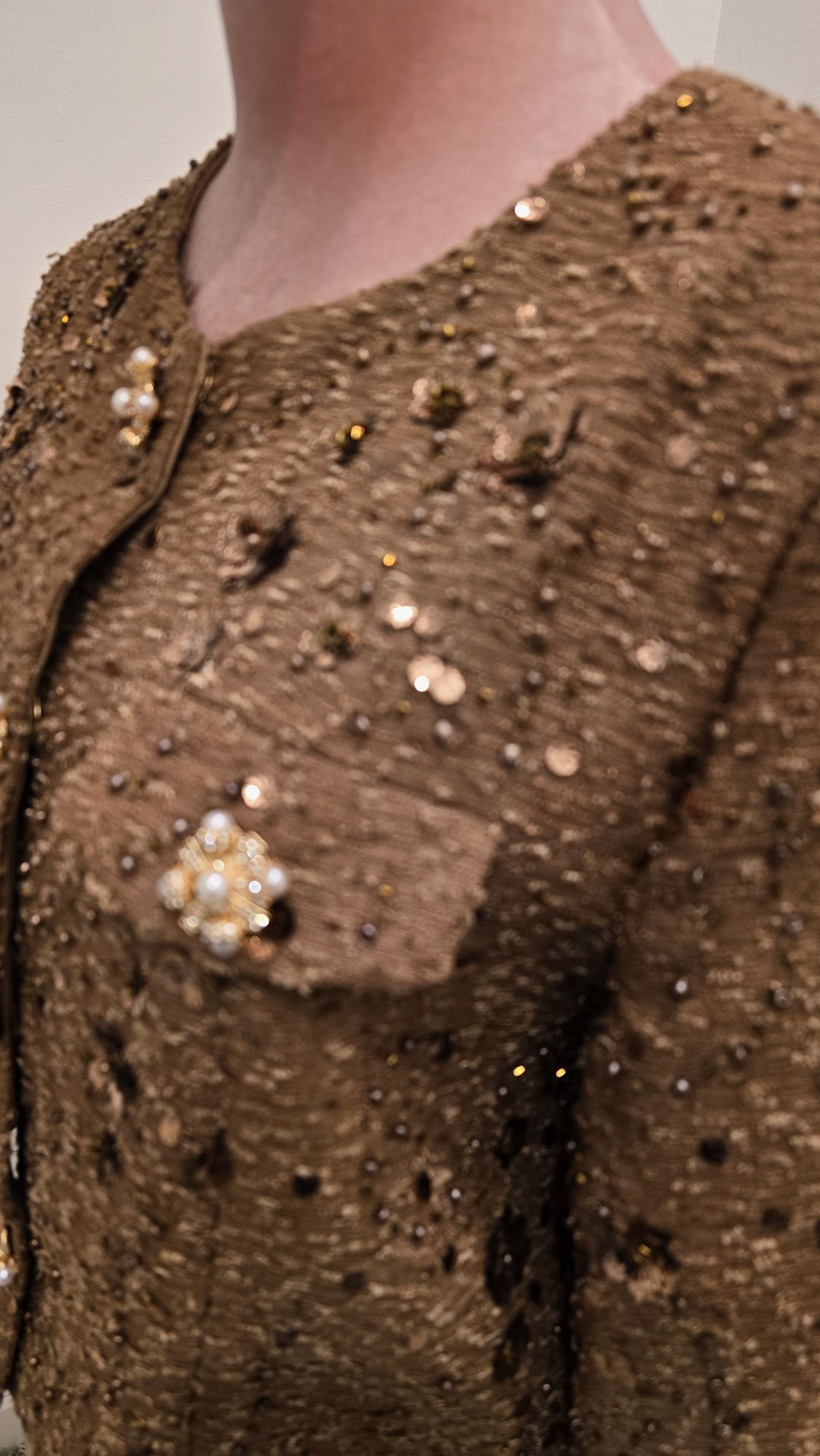 20251029_195535 Chaqueta Chanel Pedreria Camel - Imagen 3