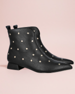 Botin tacon bajo con tachuelas