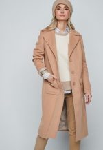 Abrigo largo bolsillos plastrón