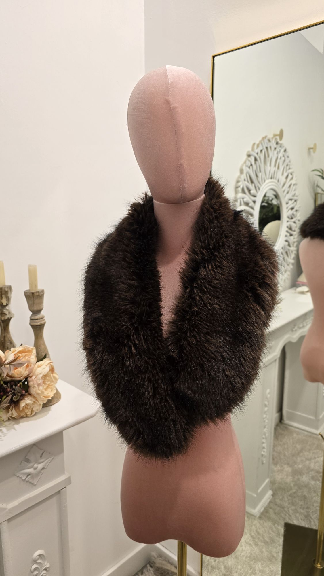 20251113_182014 Cuello de Pelo Café - Imagen 1