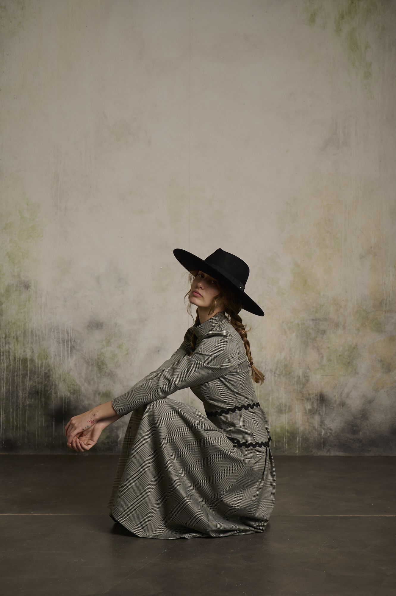 FW_26_Maggie_Sweet2759 Vestido Dulcinea negro y gris - Imagen 1