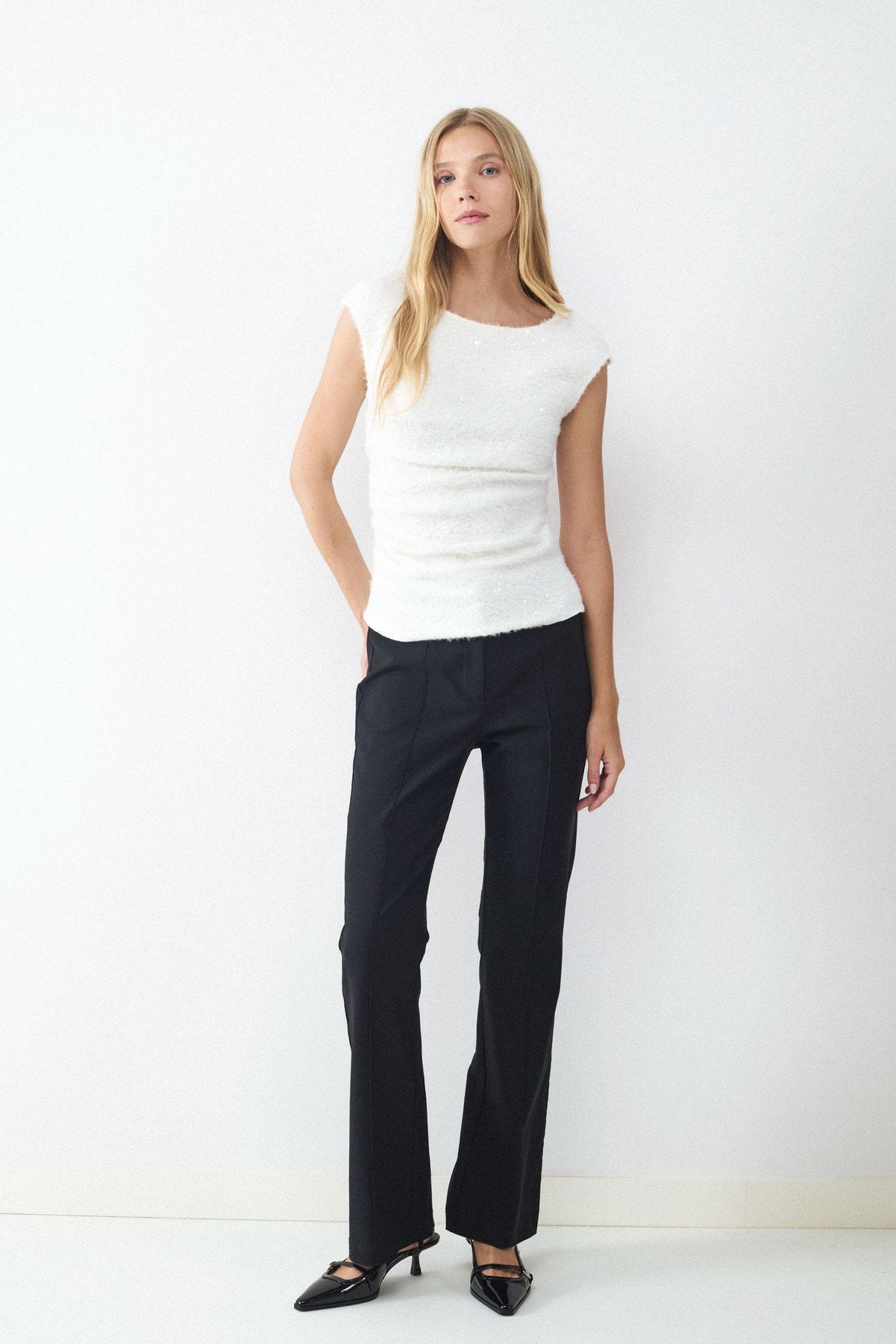 F_30000272_M_4973340_Front_Full Top de lentejuelas y angora - Imagen 1