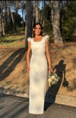 Vestido de Novia con Plumas y Aplicaciones de Pedrería - Imagen 4