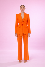 Traje de chaqueta y pantalón con fajín de flecos