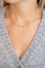 Collar de acero con pequeños corazones