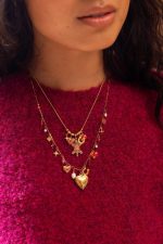 Collar con charms místicos y leopardo