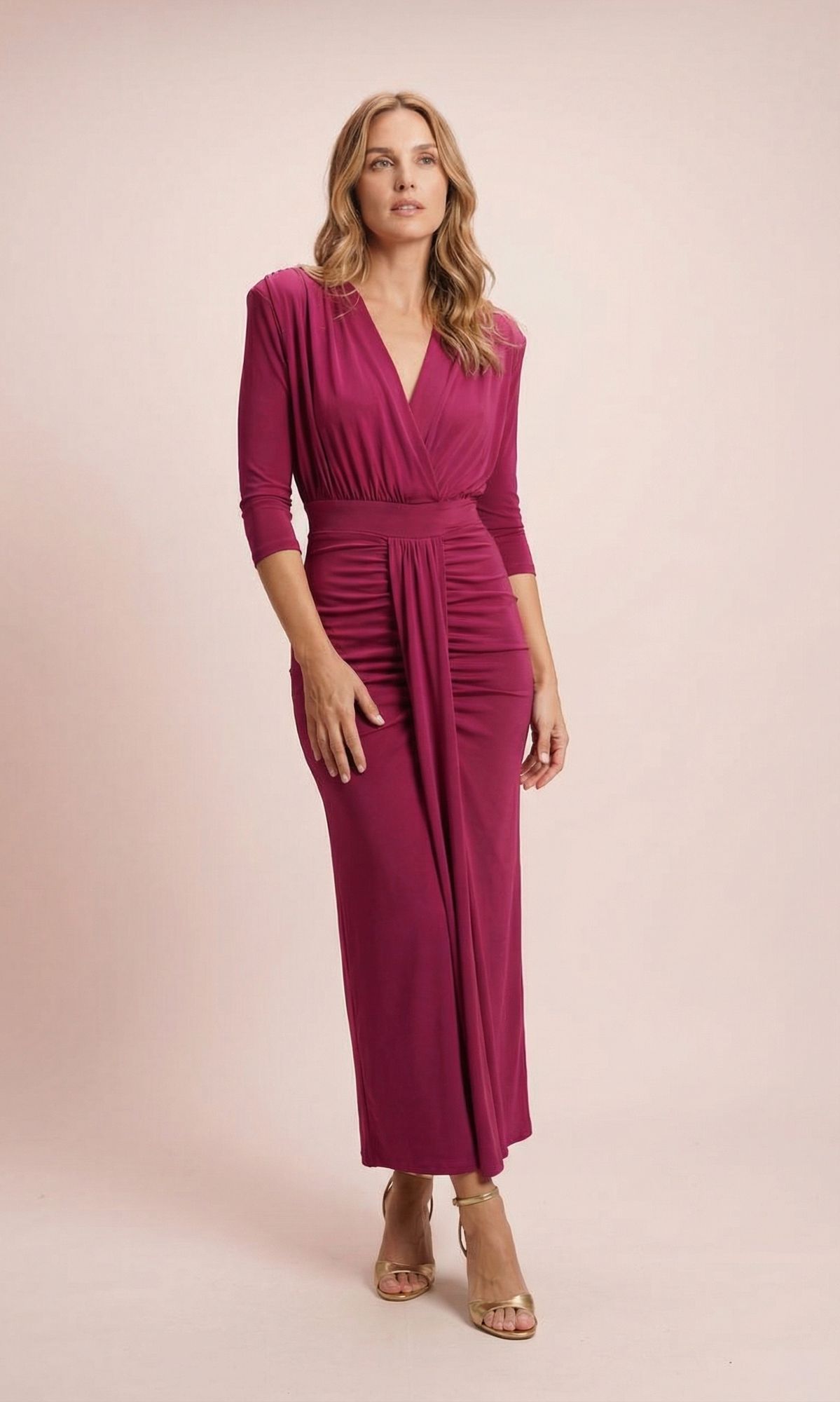 freepik__strict-11-garment-replication-for-luxury-ecommerce__40934 Vestido Largo Café Punto de Seda - Imagen 1