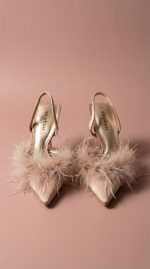 Zapato de Satén con Plumas