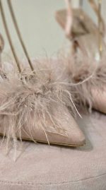 Zapato de Satén con Plumas - Imagen 2