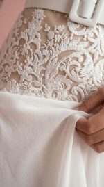 Conjunto de Cuerpo de Tul Bordado y Falda - Imagen 3