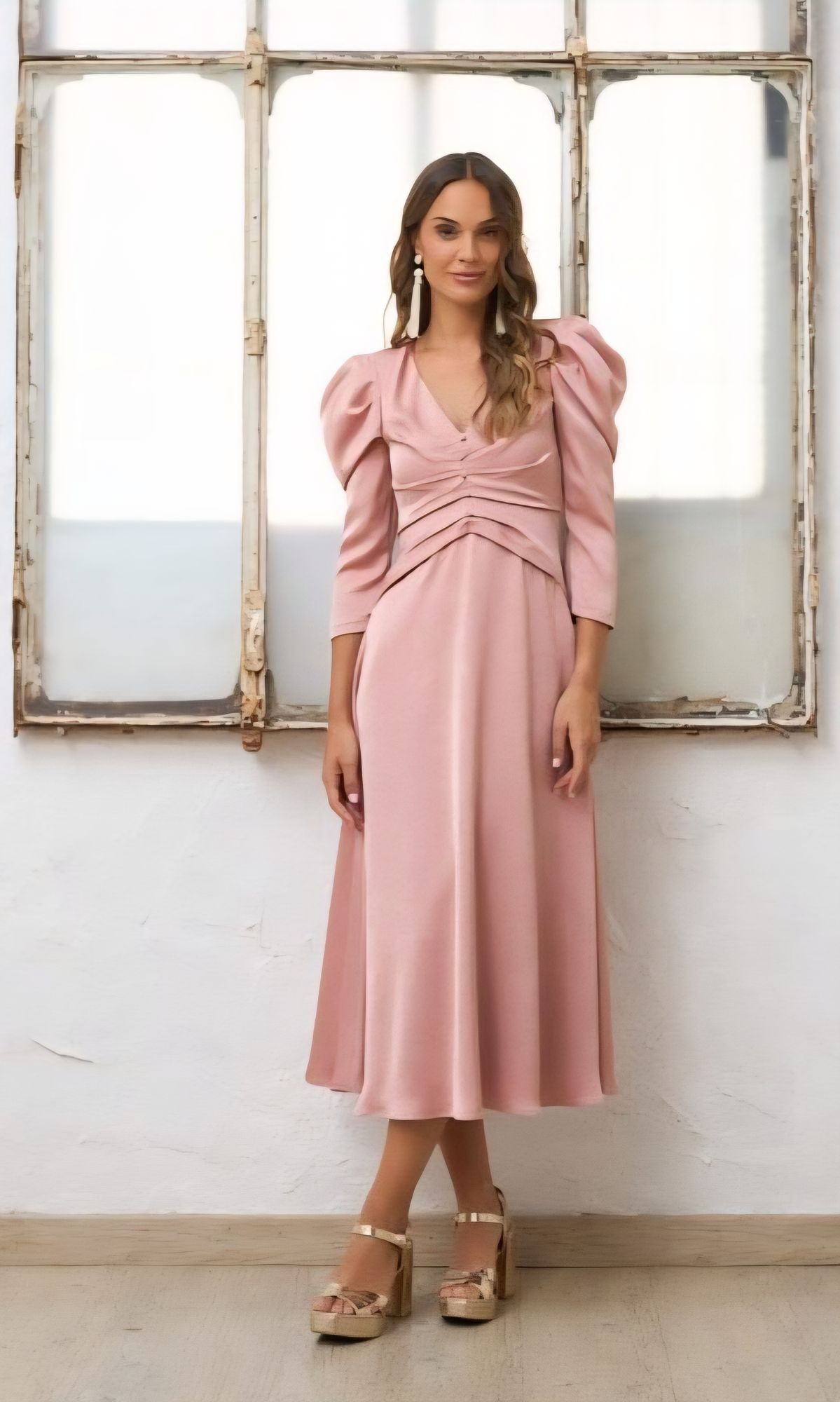 18022026002736.ROLEMODE-09-07-251769-960x1440-thumbnail-2000x2000-80-683x1024 Vestido Midi Tucsan - Imagen 1