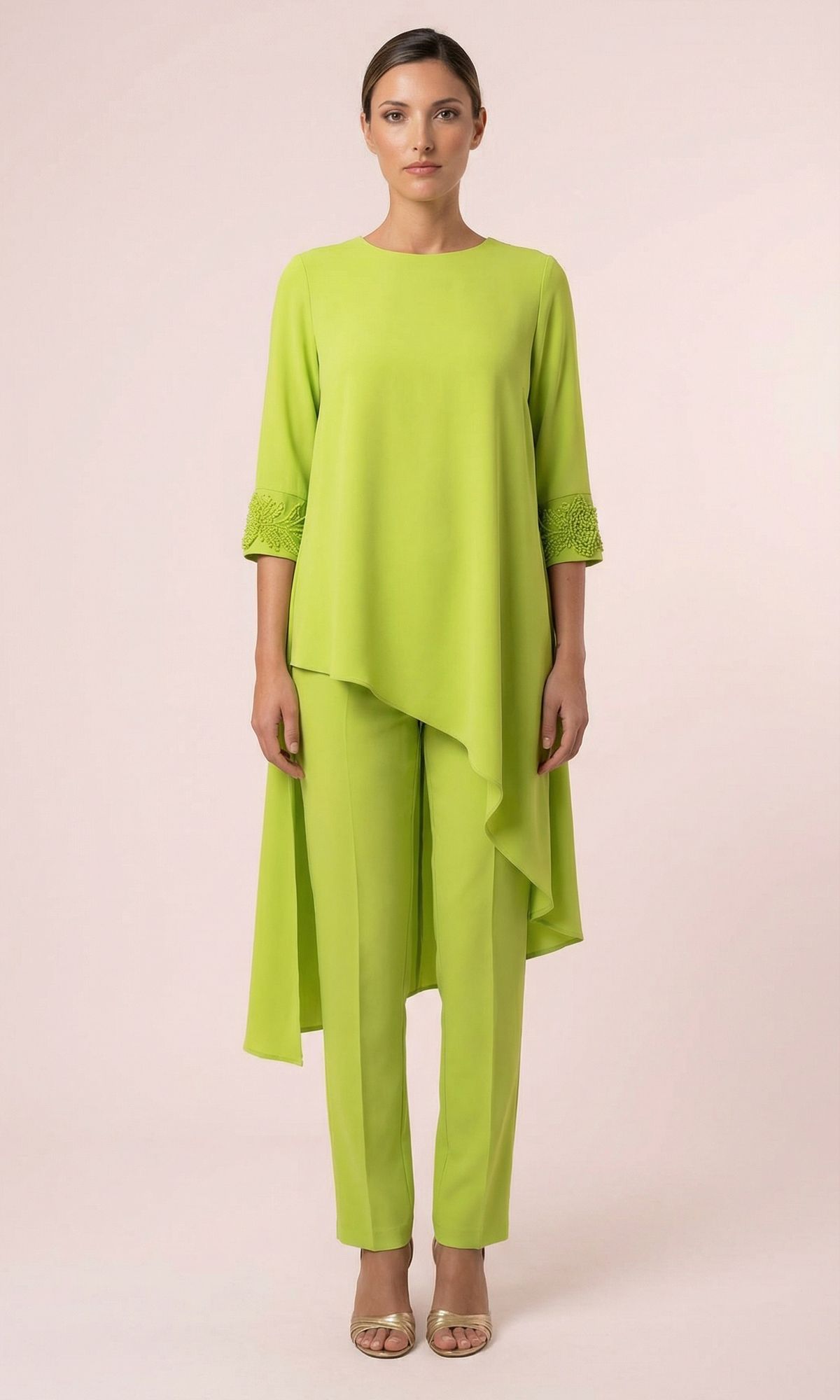 freepik__cinematic-frontfacing-fullbody-studio-shot-of-a-pr__21960 Conjunto Bluson con Pedrería - Imagen 1