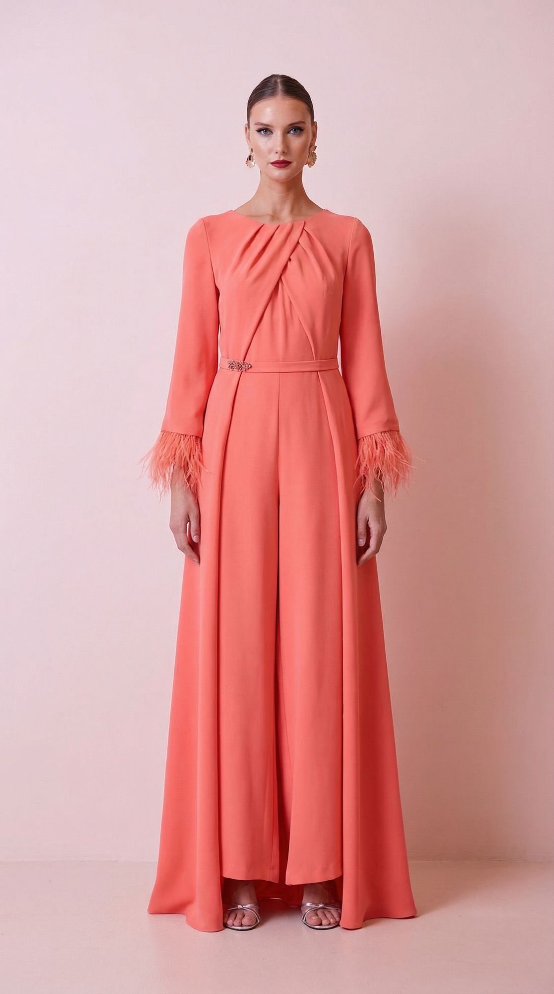 freepik__genera-la-imagen-de-frente-de-este-mono-img2-cambi__21982 Mono de Fiesta Madrina - Imagen 1